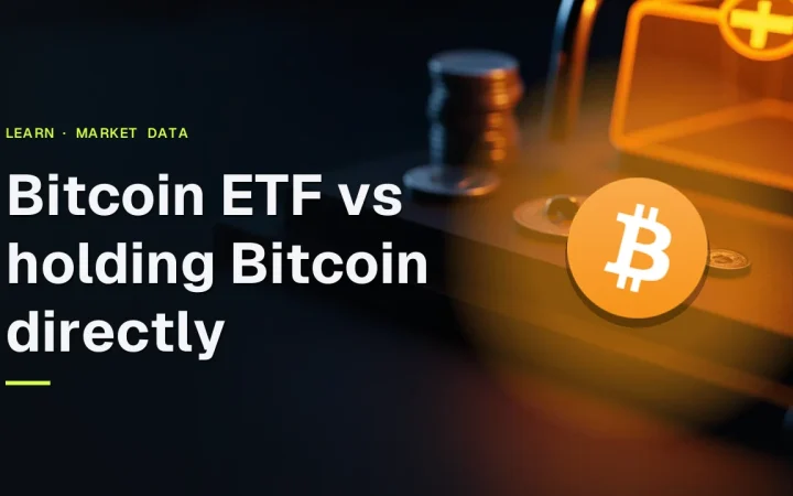 Bitcoin-ETF vs. at holde Bitcoin direkte-guideforside med Bitcoin-logoet over et mørkt skrivebord med tomme mønter, et glasvælving og en hængelås.