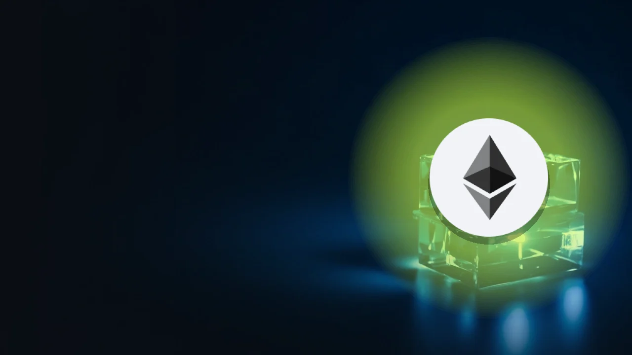 Das Ethereum-Logo über Glasblöcken, die durch leuchtendes blaues Licht auf dunkelblauem Hintergrund verbunden sind.