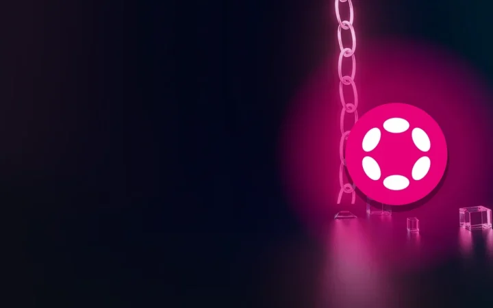 Polkadot-logoet over en mørk navy scene af glasblokke forbundet af glødende magenta lys.