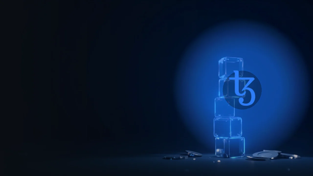 Tezos-logoet over en mørk navyblå baggrund med glødende glasterninger og blå lyslinjer.