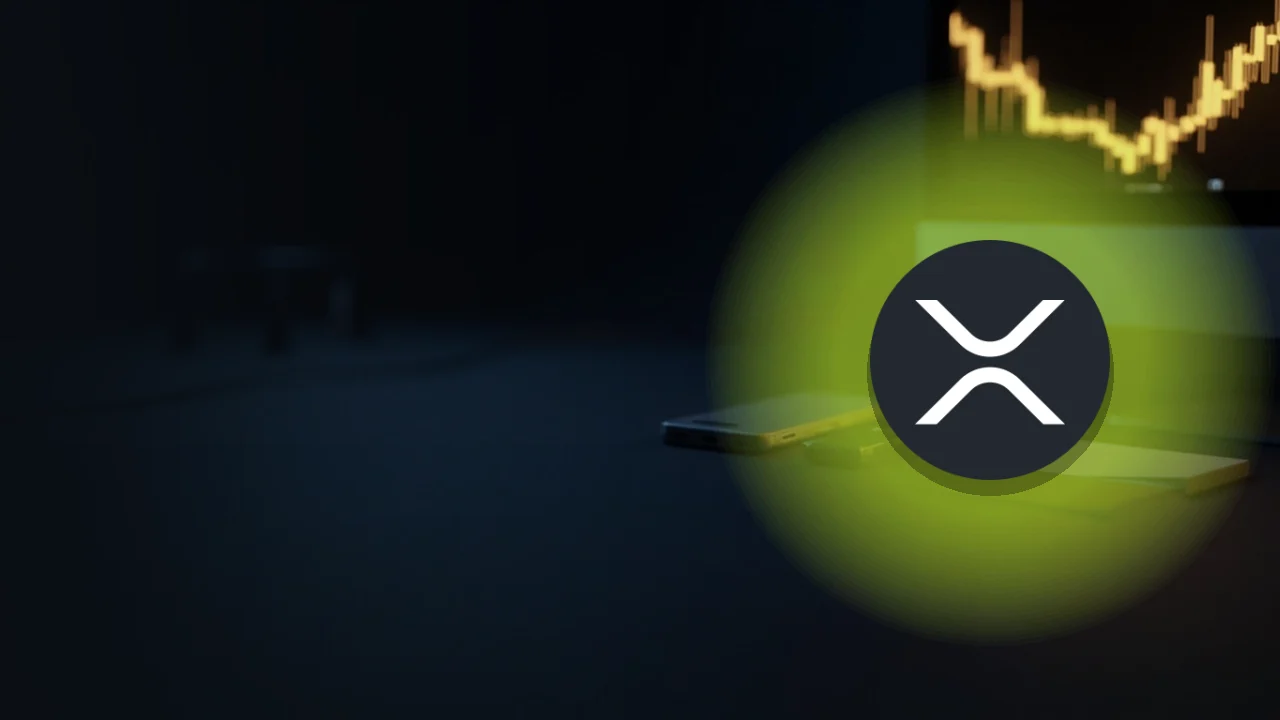 Un bureau sombre avec un téléphone, une carte et un graphique doré, ainsi que le logo XRP.