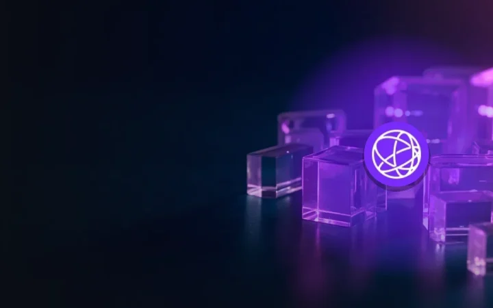 Celestia-logoet over en mørk navy baggrund af glasblokke forbundet af violet lys.