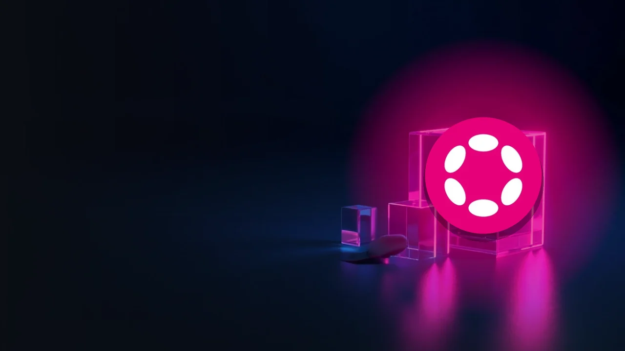Polkadot-logotypen över en mörkblå bakgrund som visar glödande glasblock sammanlänkade av magenta ljussömmar.