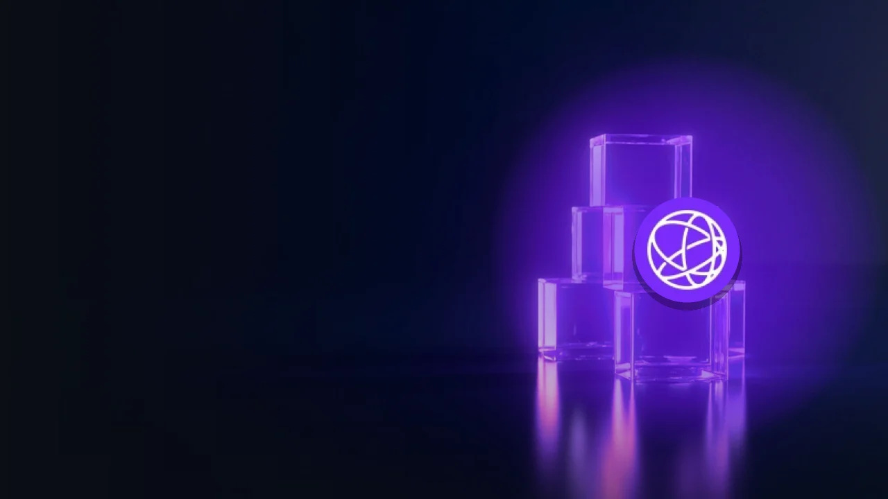 Celestia-logoet over glasblokke forbundet af violet lys på en mørk navy baggrund.