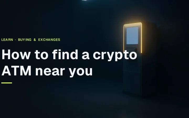 Sådan finder du en crypto-ATM i nærheden af dig titel over et mørkt rum med en tom pengeautomat-kiosk til højre og gylden glød.