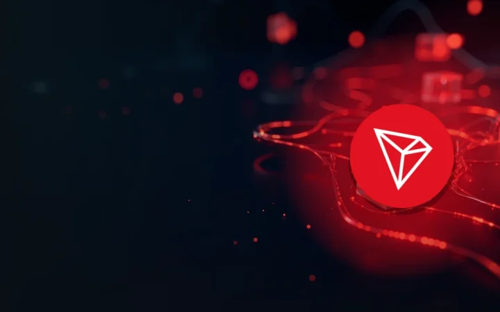 짙은 남색 배경 위에 빛나는 빨간 블록체인 요소들과 함께 있는 TRON 로고.