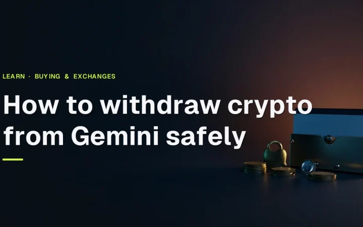 Titel des Leitfadens zur Sicherheit bei Krypto-Abhebungen über einem dunklen Schreibtisch mit Hardware-Wallet, Stahlplatte, Vorhängeschloss und Schild in goldenem Licht