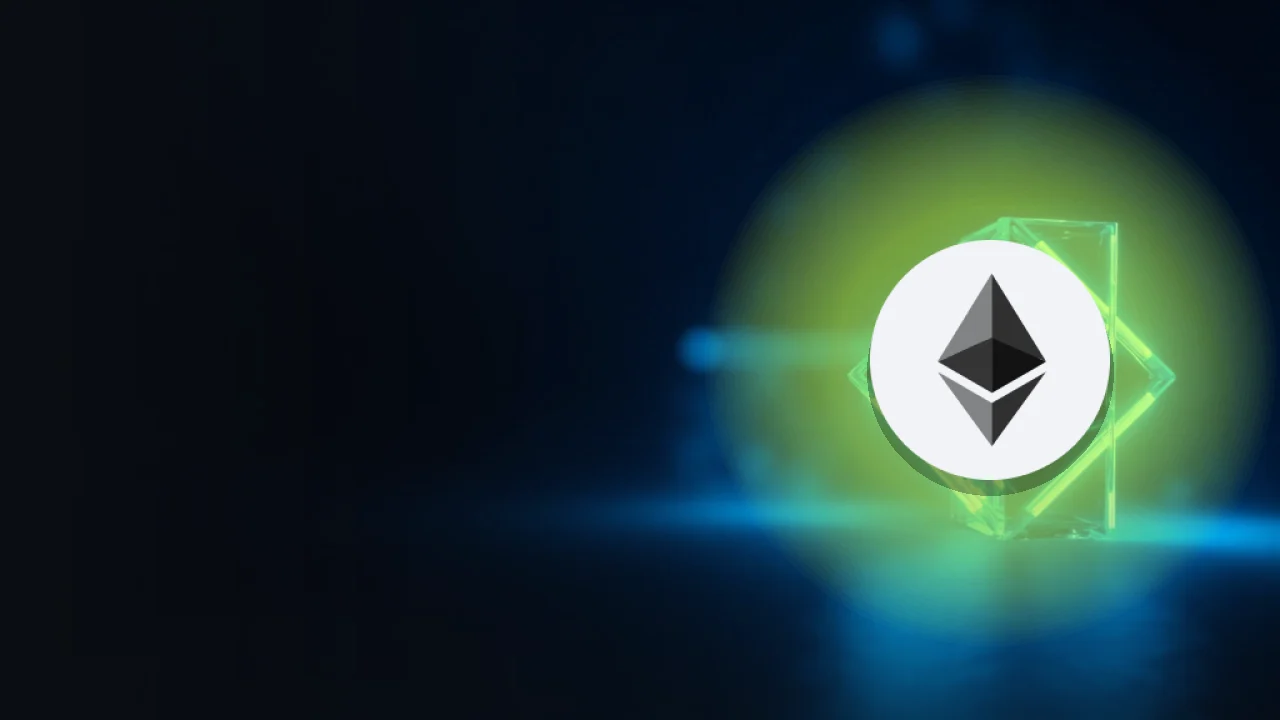El logotipo de Ethereum sobre bloques de cristal brillantes unidos por luz azul sobre azul marino oscuro.