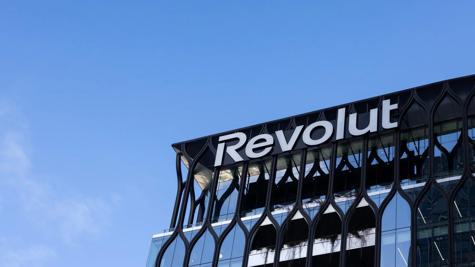 Revolut receives Gibraltar DLT licence for international crypto services