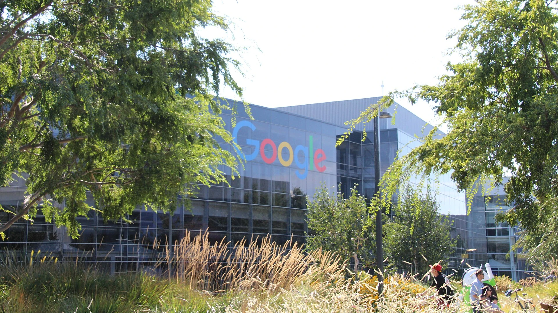 Alphabet loses about $500 billion as AI spending worries investors