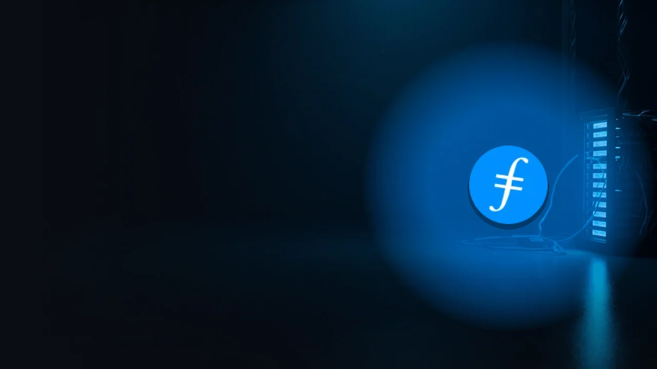 Filecoin-logoet over et mørkt rum med et glødende serverrack.