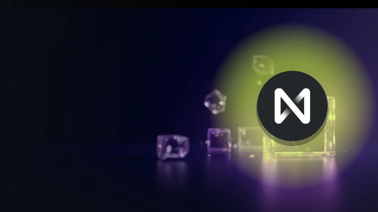 Le logo du NEAR Protocol sur un fond bleu marine sombre avec des éclats de verre et des blocs violets lumineux.