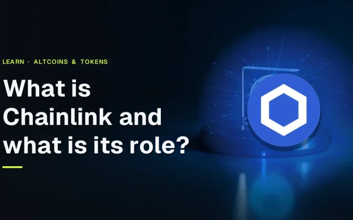 The title What is Chainlink and what is its role? with the Chainlink logo over glowing blue threads linking a glass block to a data orb.