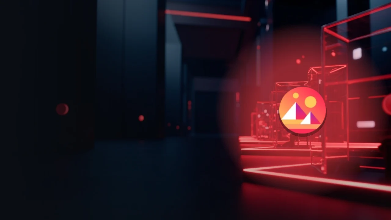 Das Decentraland-Logo über einer dunkelblauen Szene mit leuchtenden roten Würfeln und Glasplattformen.