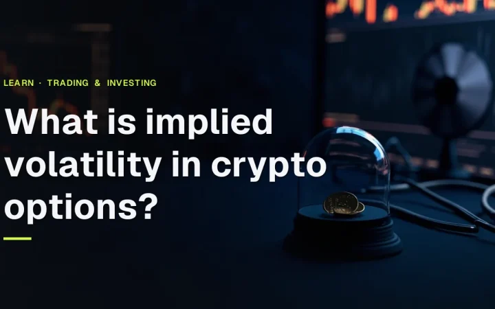 Titlen What is implied volatility in crypto options? over et mørkt marineblåt skrivebord med glødende orange diagrammer og en glaskuppel med en tom mønt.
