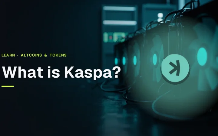 Titlen Hvad er Kaspa? med Kaspa-logoet over mørke mining-maskiner med teal-glødende blæsere.