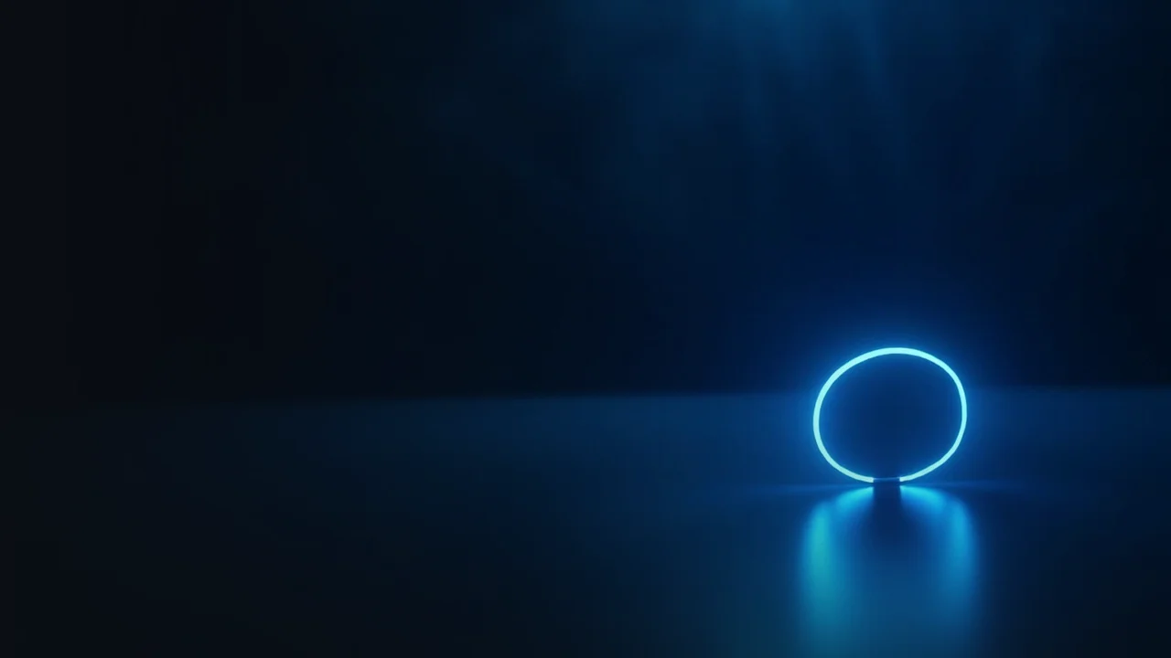En lysende blå stak coins på en mørk navybaggrund.