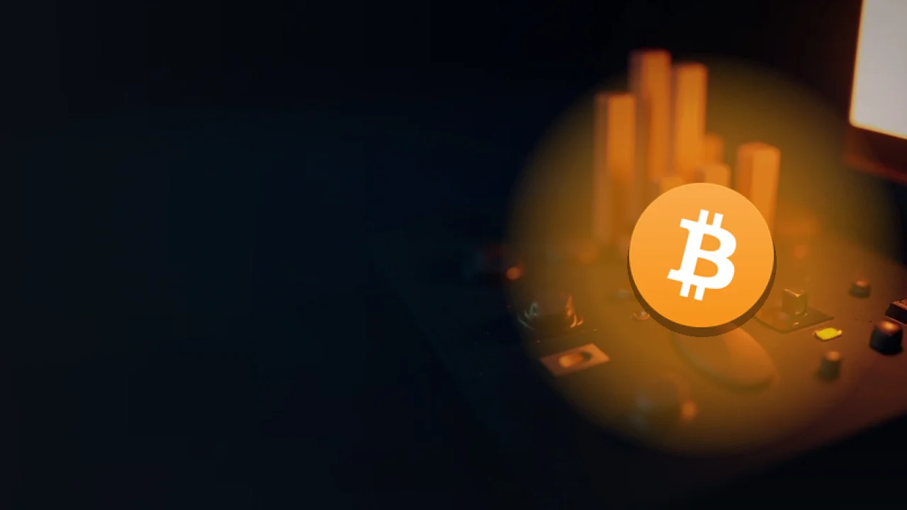 Bitcoin-logoet over en mørk navy scene med glødende orange bjælker og målere til højre.