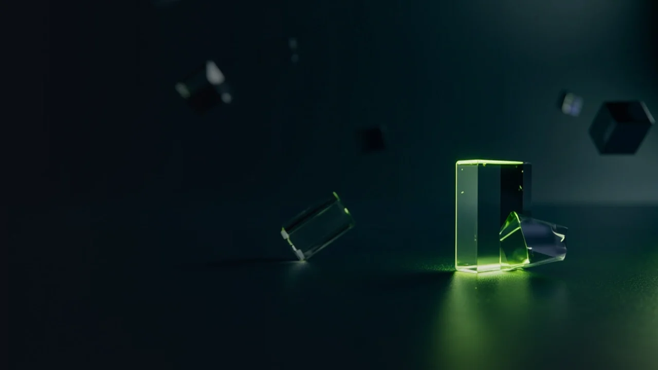 Un fondo azul marino oscuro con bloques de cristal verde lima brillante unidos por luz a la derecha.