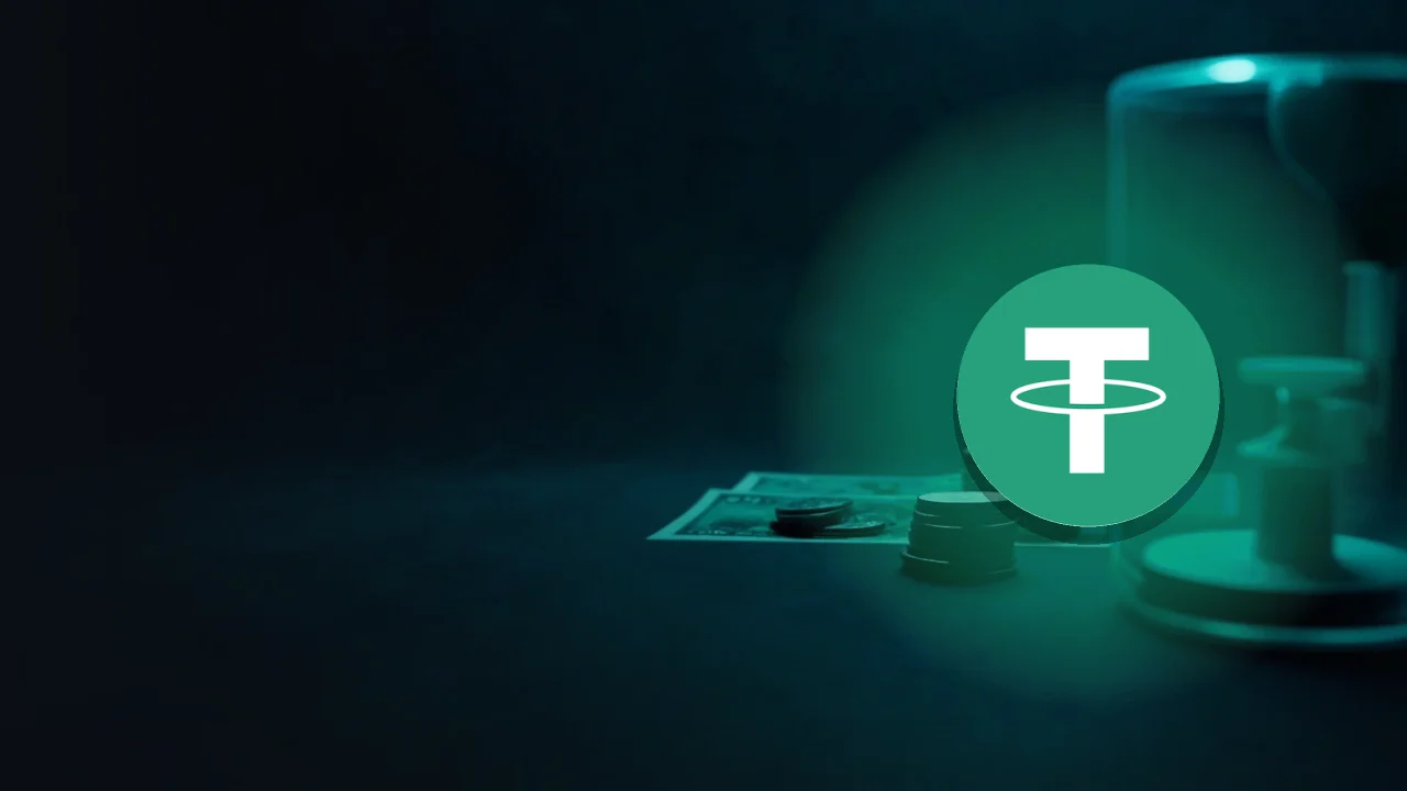 Tether-logoet over en mørk navyscene med blanke mønter, et glasvælving og blankt bankpapir.